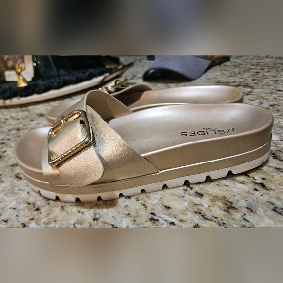 J/SLIDES Rosey 40MM Metallic Chunky Platform Sandals In Gold. Size 7.5 - Picture 9 of 16